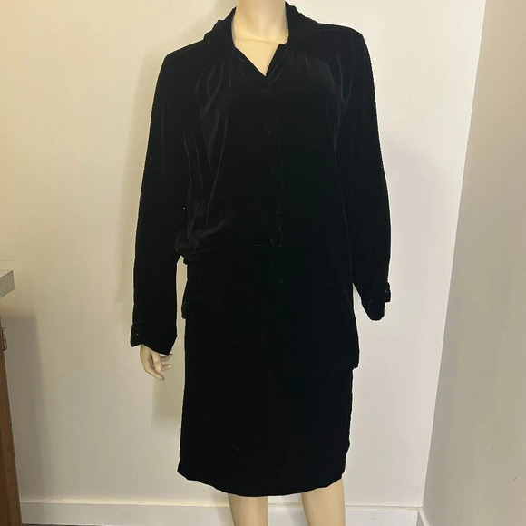 Black Velour 2 Pc Outfit Skirt Button Down Velvet Sz M Goth Vamp Fairy Suit Top - Picture 2 of 6